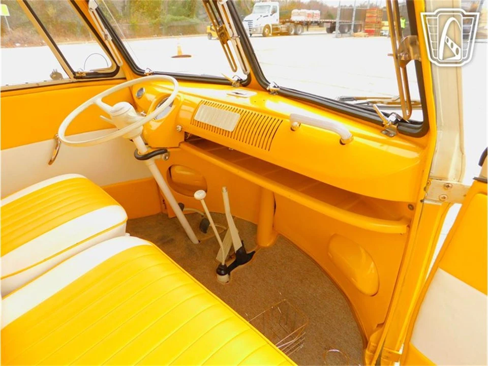 1975 Volkswagen Bay-Window Bus - Image 10 of 31