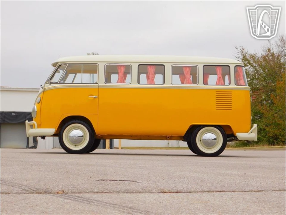 1975 Volkswagen Bay-Window Bus - Image 3 of 31