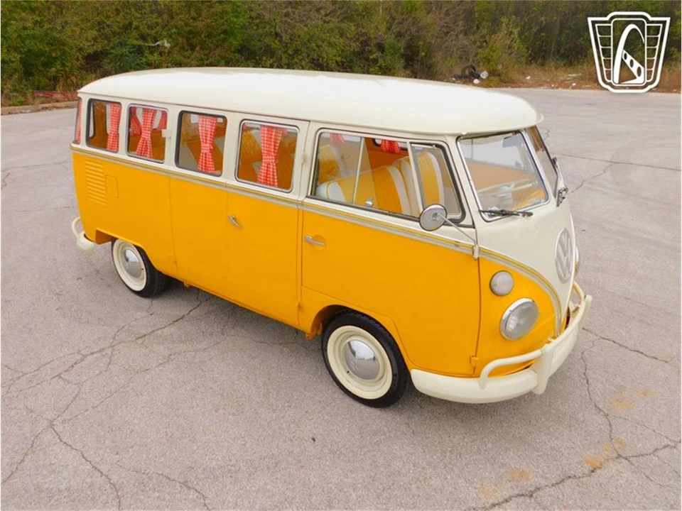 1975 Volkswagen Bay-Window Bus - Image 2 of 31