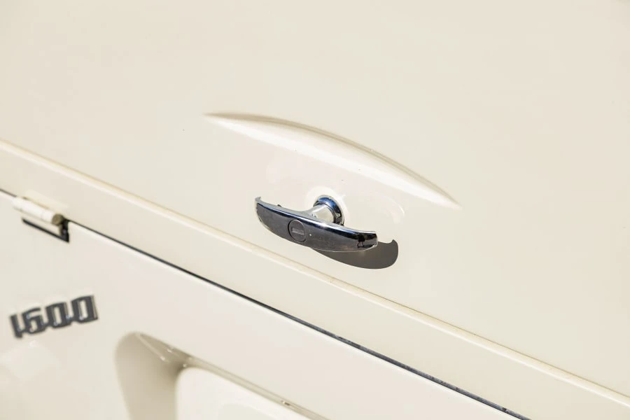 1975 Volkswagen Bay-Window Bus - Image 9 of 31