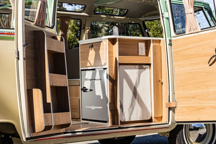 1975 Volkswagen Bay-Window Bus - Image 27 of 31