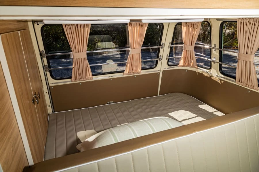 1975 Volkswagen Bay-Window Bus - Image 29 of 31