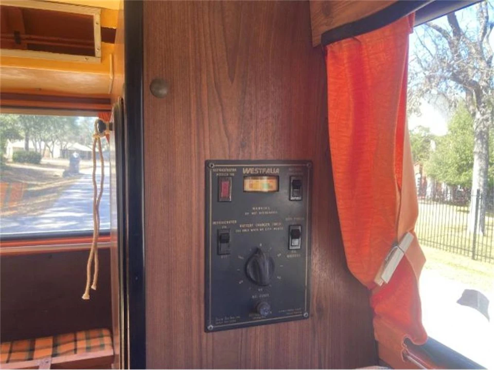 1975 Volkswagen Type 2 - Image 9 of 17