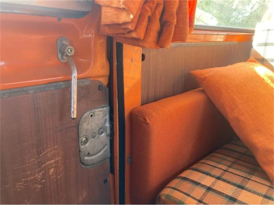 1975 Volkswagen Type 2 - Image 8 of 17