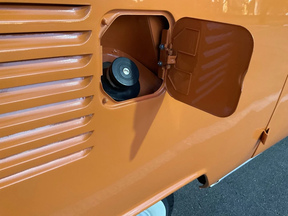 1975 Volkswagen Bay-Window Bus - Image 17 of 21