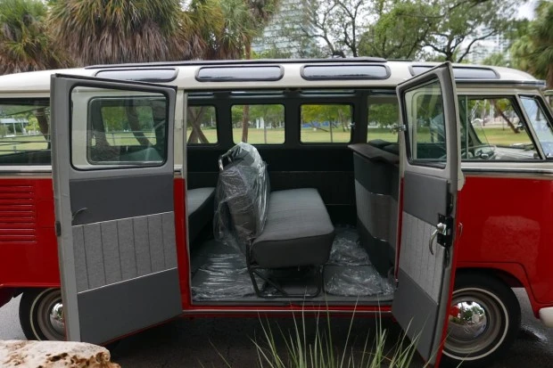1975 Volkswagen Split-Window Bus - Image 5 of 8