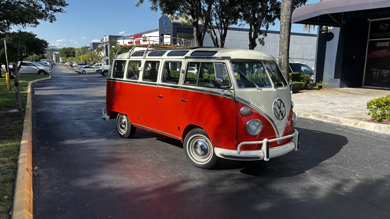 1975 Volkswagen Bay-Window Bus - Image 23 of 31