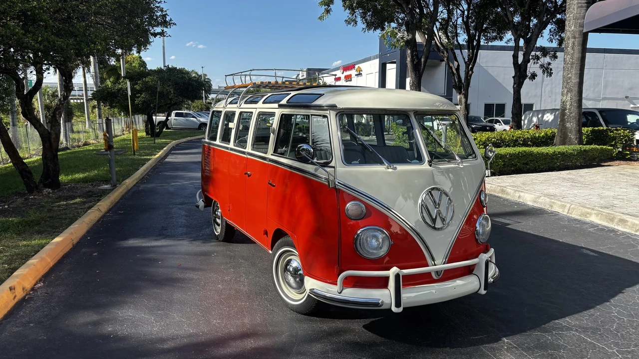 1975 Volkswagen Bay-Window Bus - Image 26 of 31