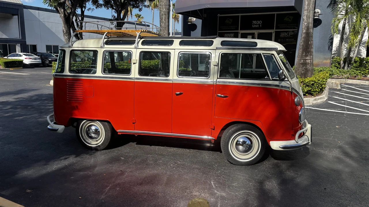 1975 Volkswagen Bay-Window Bus - Image 17 of 31