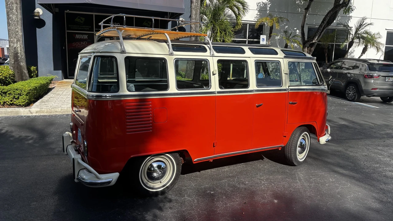 1975 Volkswagen Bay-Window Bus - Image 16 of 31
