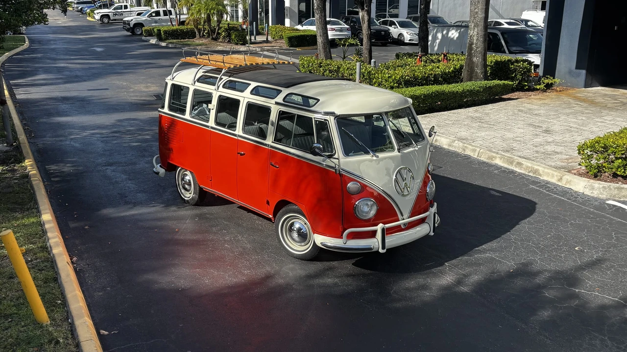 1975 Volkswagen Bay-Window Bus - Image 18 of 31