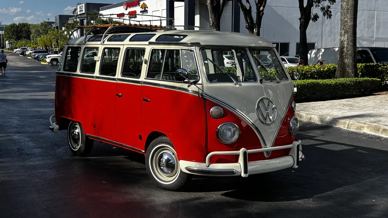 1975 Volkswagen Bay-Window Bus - Image 25 of 31