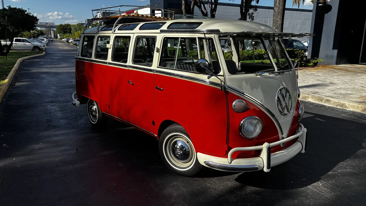 1975 Volkswagen Bay-Window Bus - Image 24 of 31