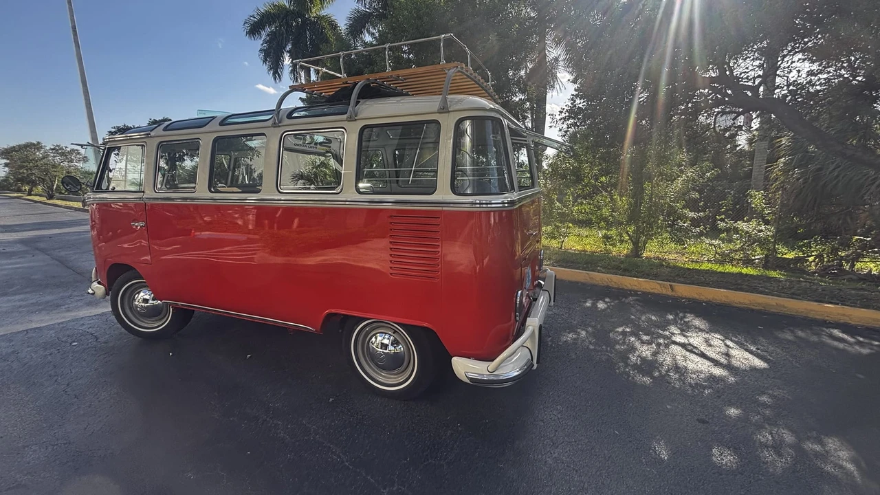 1975 Volkswagen Bay-Window Bus - Image 9 of 31