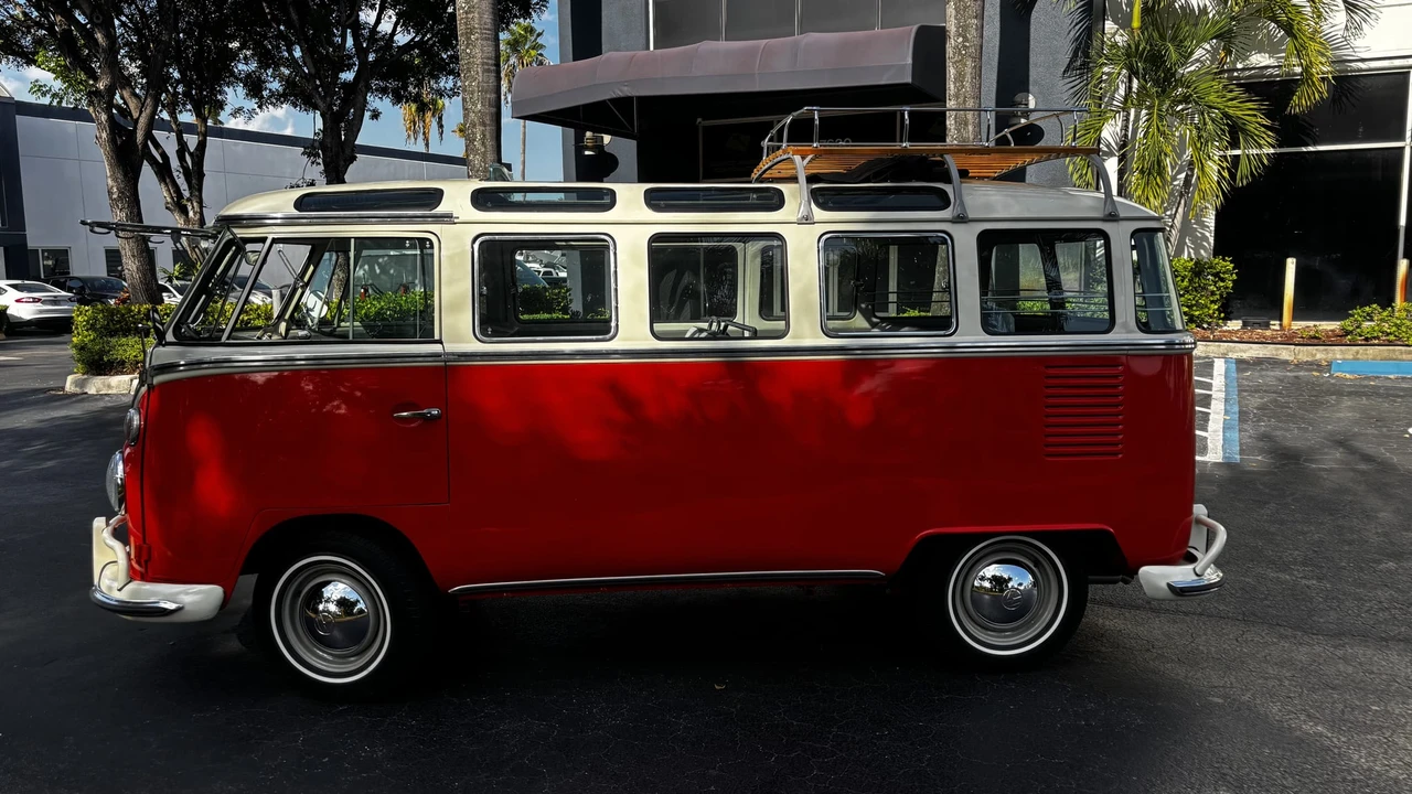 1975 Volkswagen Bay-Window Bus - Image 7 of 31