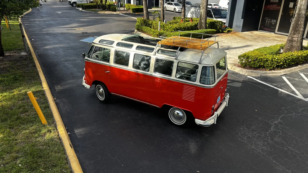 1975 Volkswagen Bay-Window Bus - Image 10 of 31