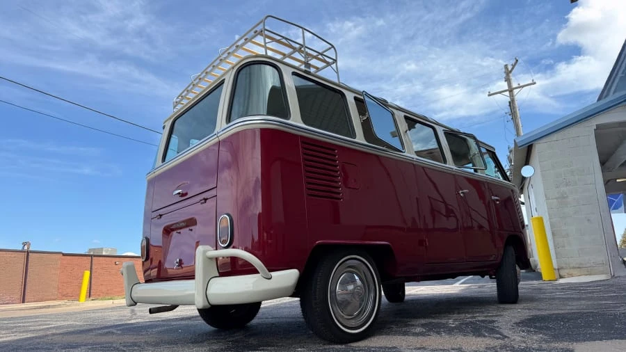1975 Volkswagen Bay-Window Bus - Image 17 of 31