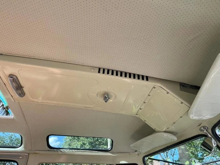 1975 Volkswagen Bay-Window Bus - Image 27 of 29