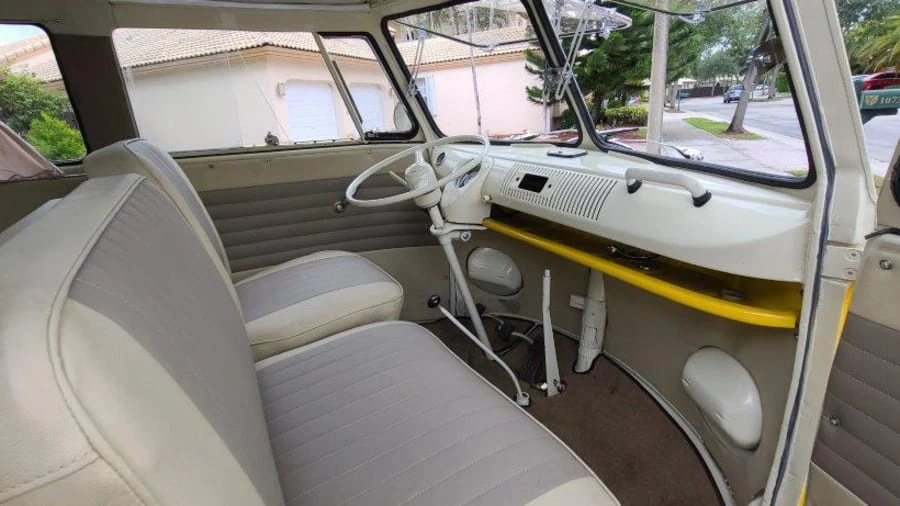 1975 Volkswagen Bay-Window Bus - Image 4 of 18