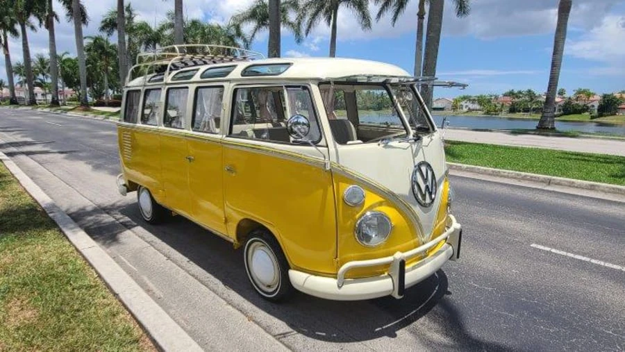 1975 Volkswagen Bay-Window Bus - Image 2 of 18