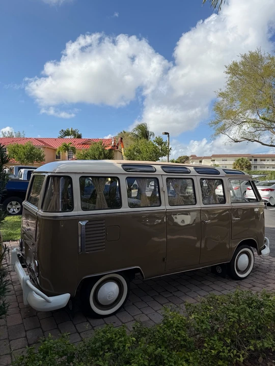 1975 Volkswagen Split-Window Bus - Image 10 of 21
