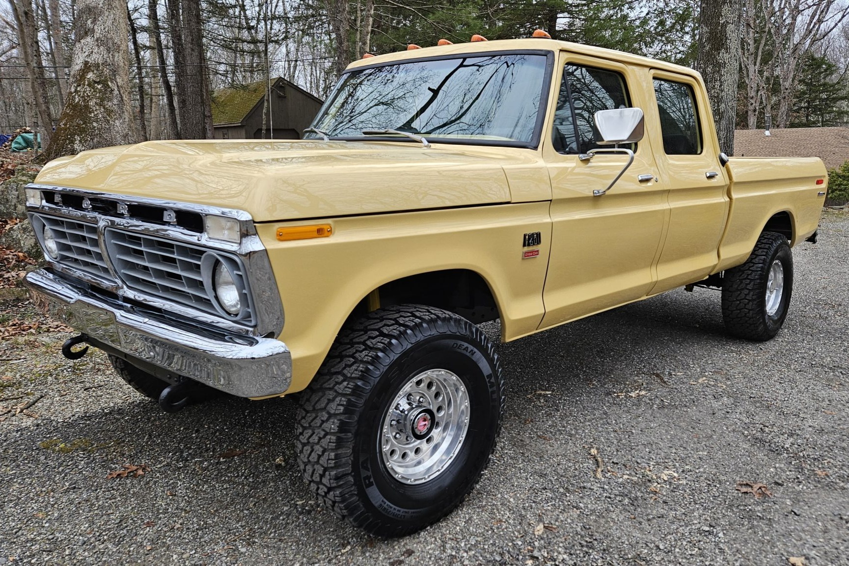 1975 Ford F-250 Custom Crew Cab Highboy 4×4 4-Speed