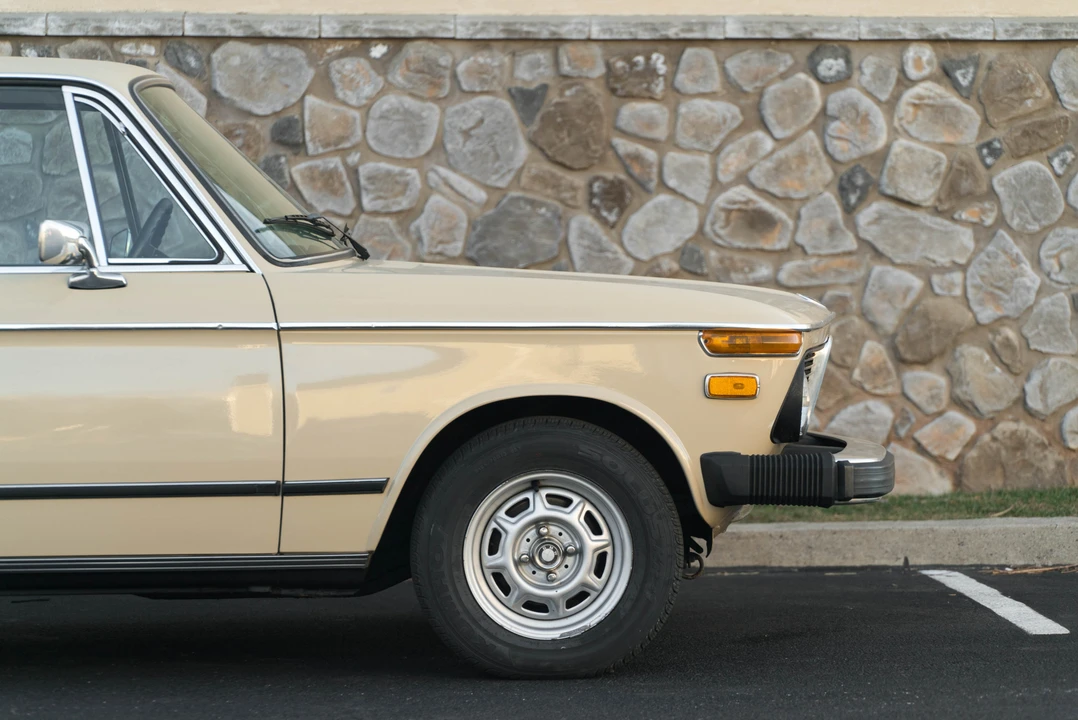 1976 BMW 2002 - Image 12 of 31