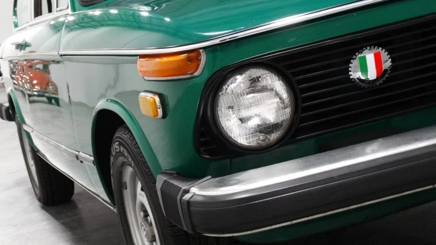 1976 BMW 2002 - Image 9 of 10