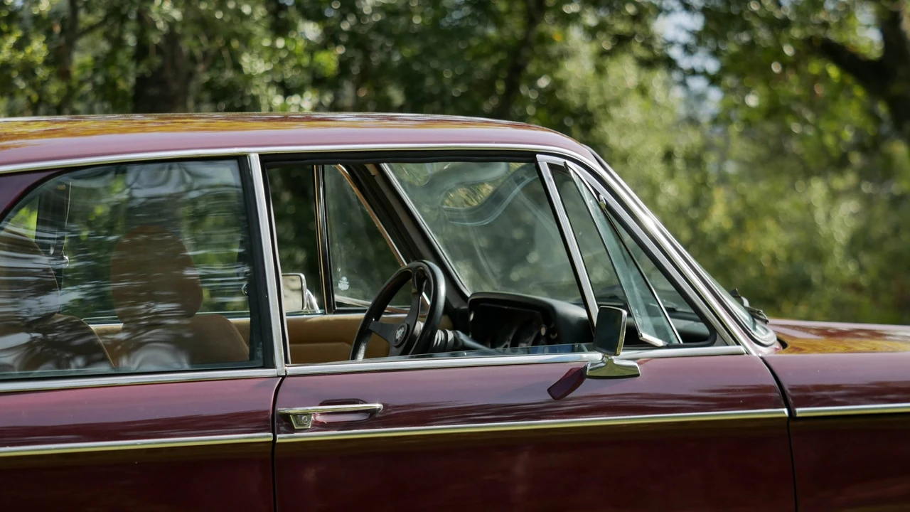 1976 BMW 2002 - Image 18 of 31