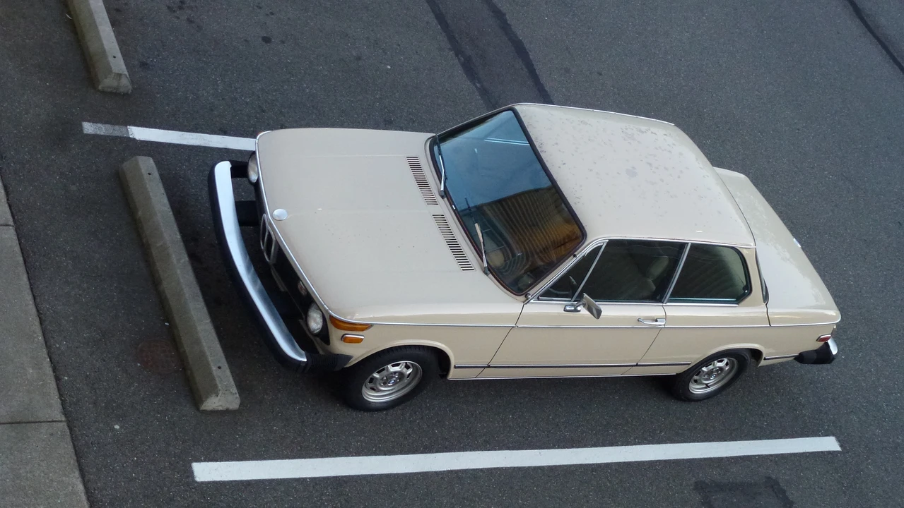 1976 BMW 2002 - Image 16 of 31