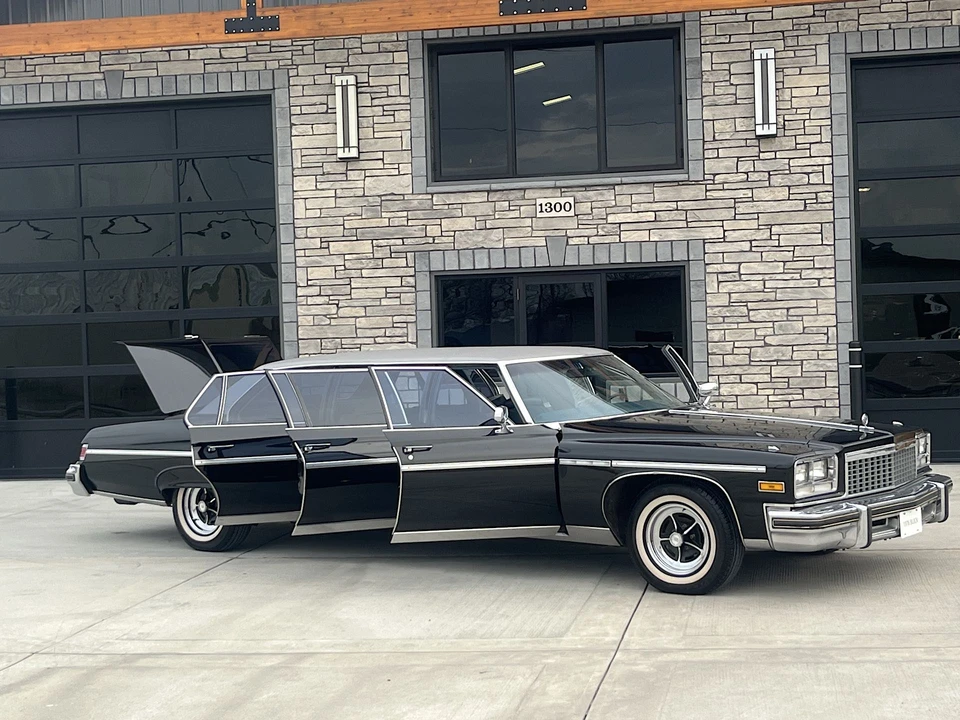 1976 Buick LeSabre - Image 2 of 31