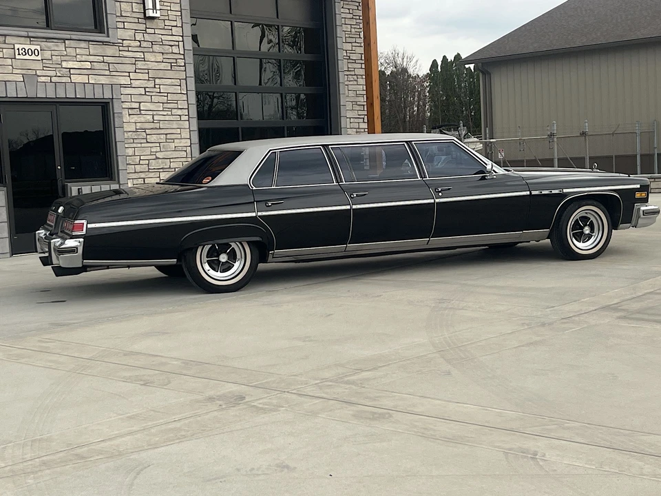 1976 Buick LeSabre - Image 23 of 31