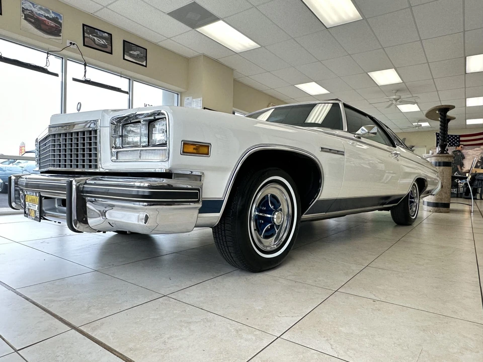 1976 Buick LeSabre - Image 4 of 31