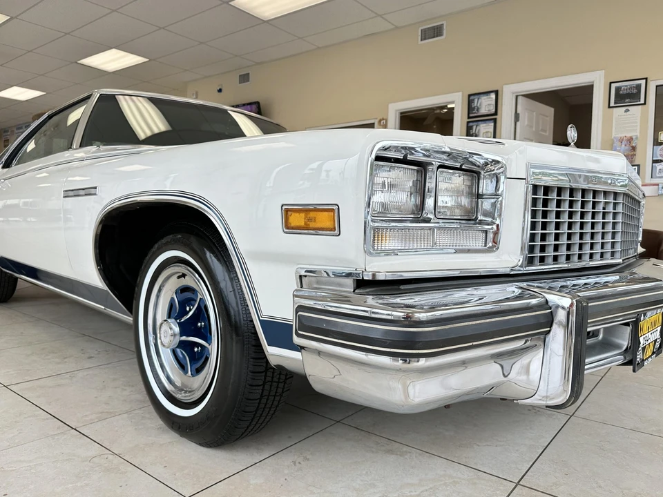 1976 Buick LeSabre - Image 16 of 31