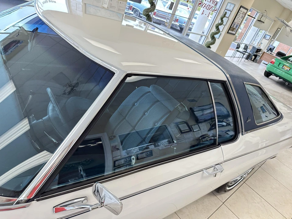 1976 Buick LeSabre - Image 23 of 31