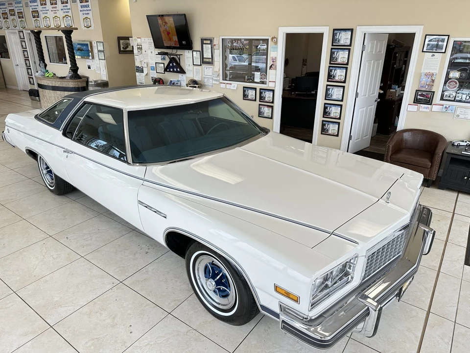 1976 Buick LeSabre - Image 13 of 31