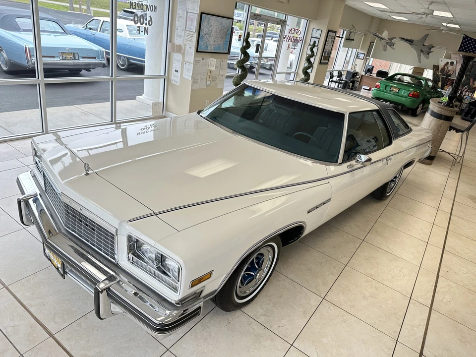 1976 Buick LeSabre - Image 2 of 31