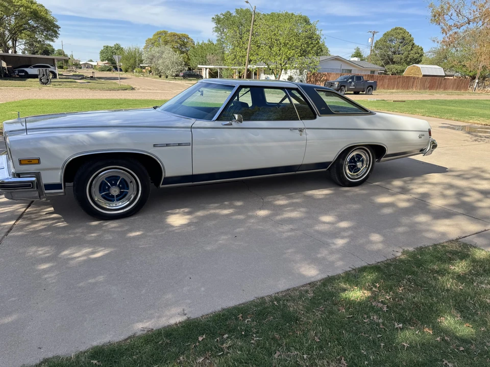 1976 Buick LeSabre - Image 21 of 31
