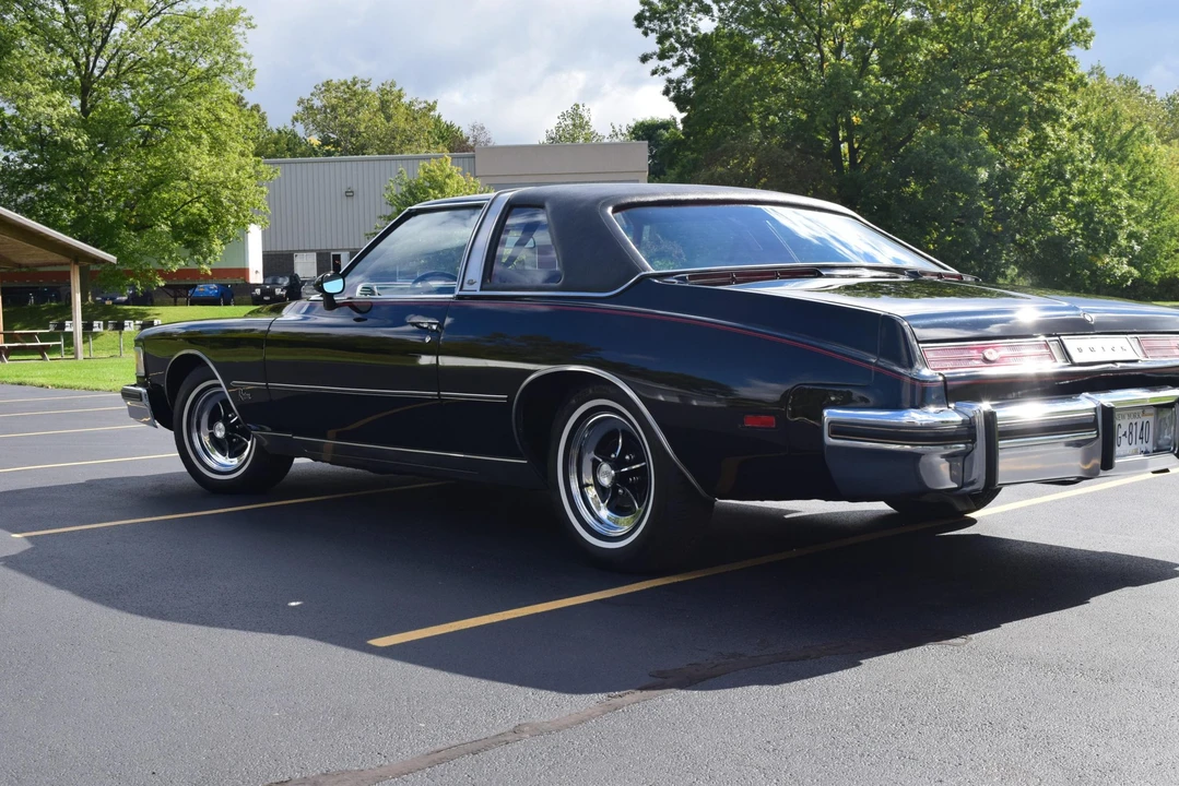 1976 Buick Riviera 4th-7th Gen - Image 16 of 31