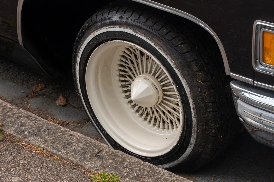1976 Cadillac DeVille 4th Gen - Image 23 of 30