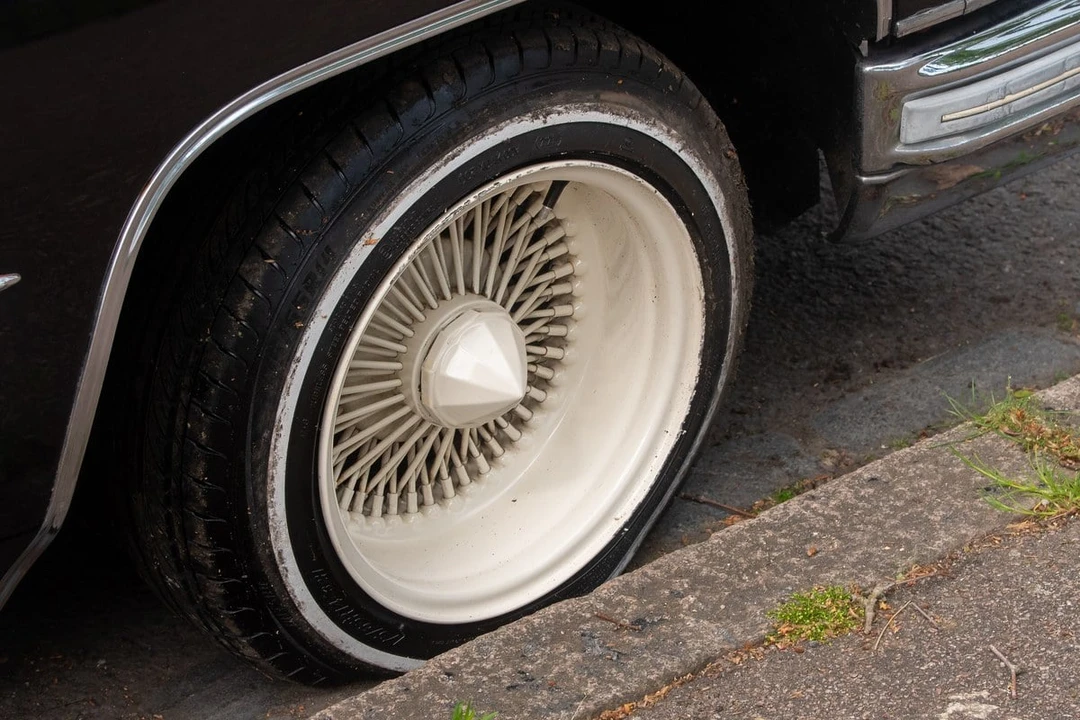 1976 Cadillac DeVille 4th Gen - Image 24 of 30