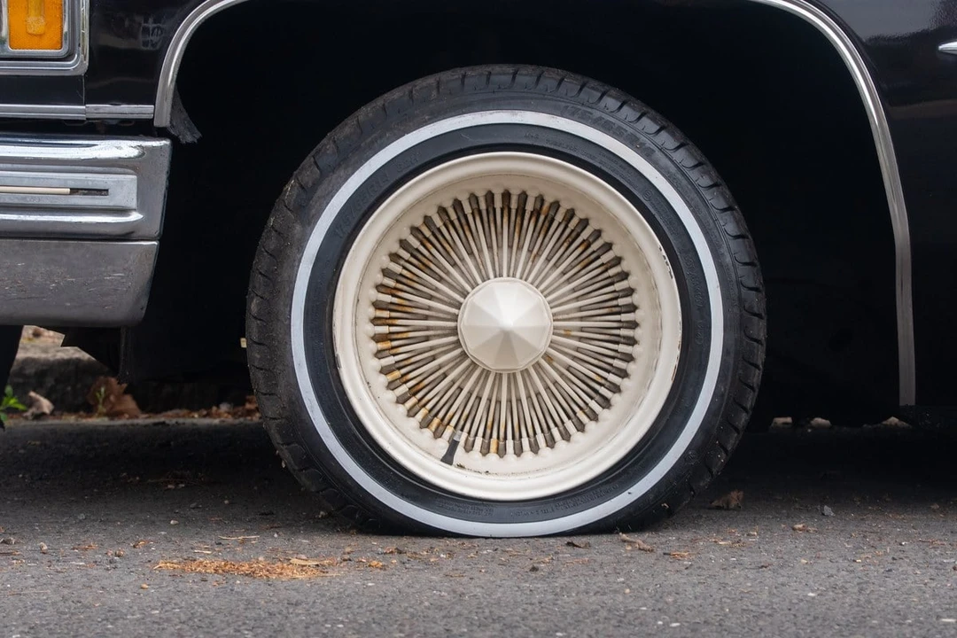 1976 Cadillac DeVille 4th Gen - Image 21 of 30
