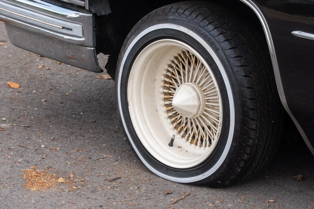 1976 Cadillac DeVille 4th Gen - Image 22 of 30
