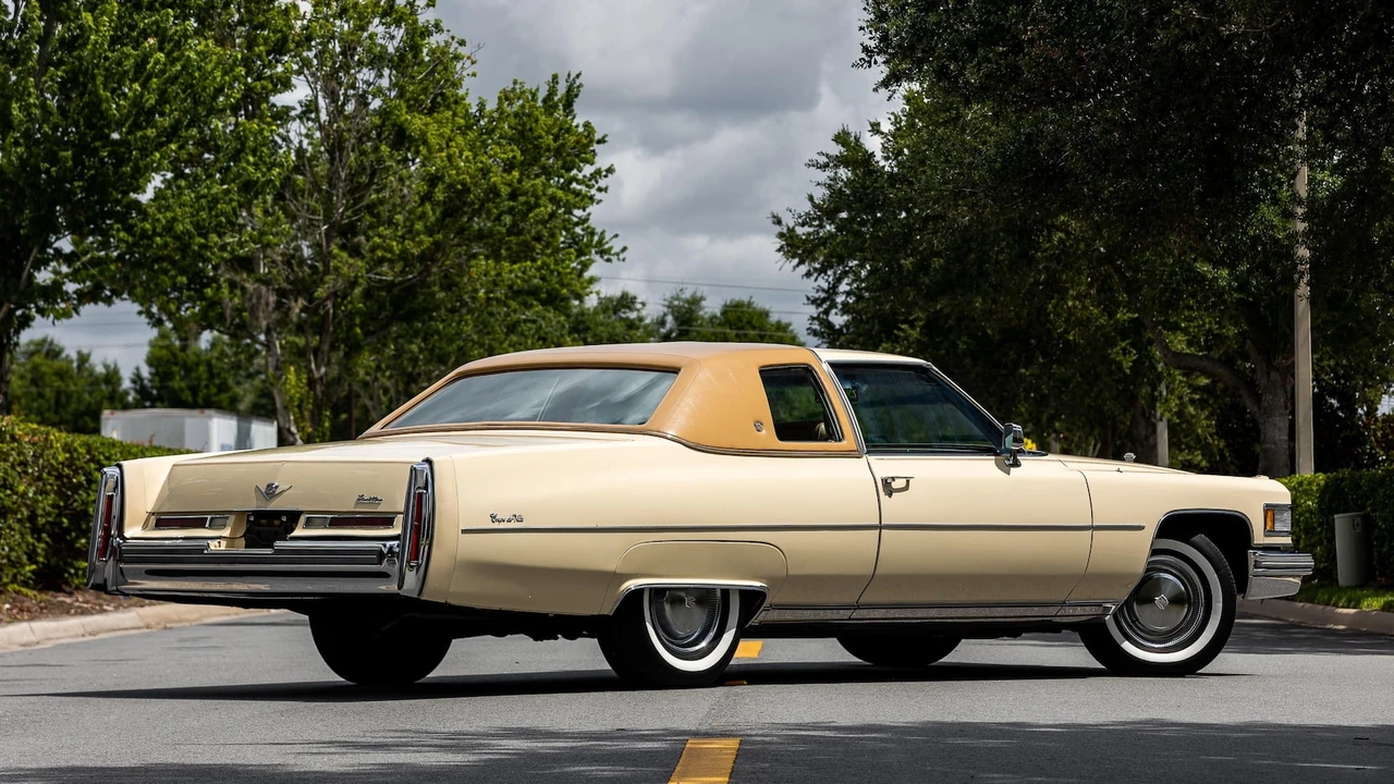 1976 Cadillac DeVille 4th Gen - Image 2 of 31