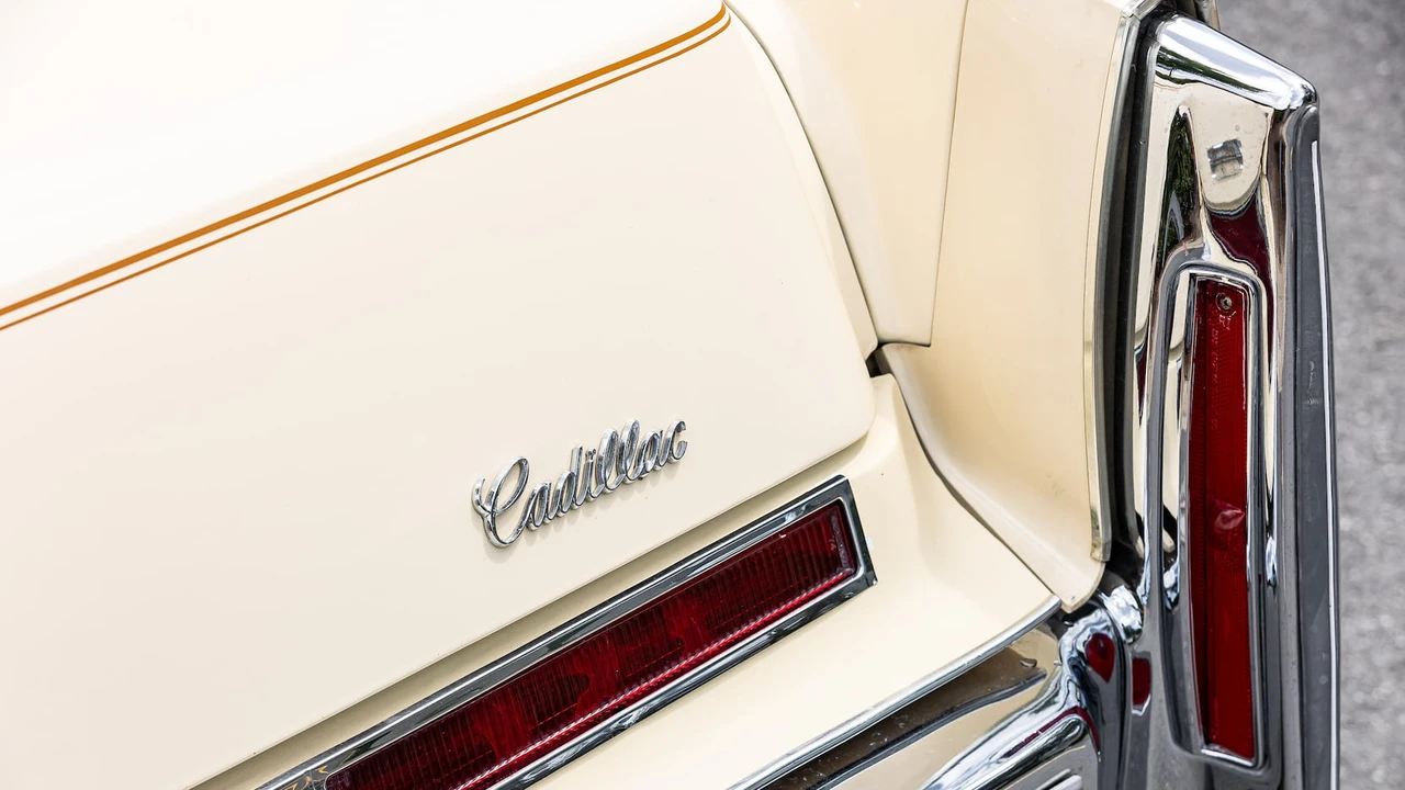 1976 Cadillac DeVille 4th Gen - Image 12 of 31