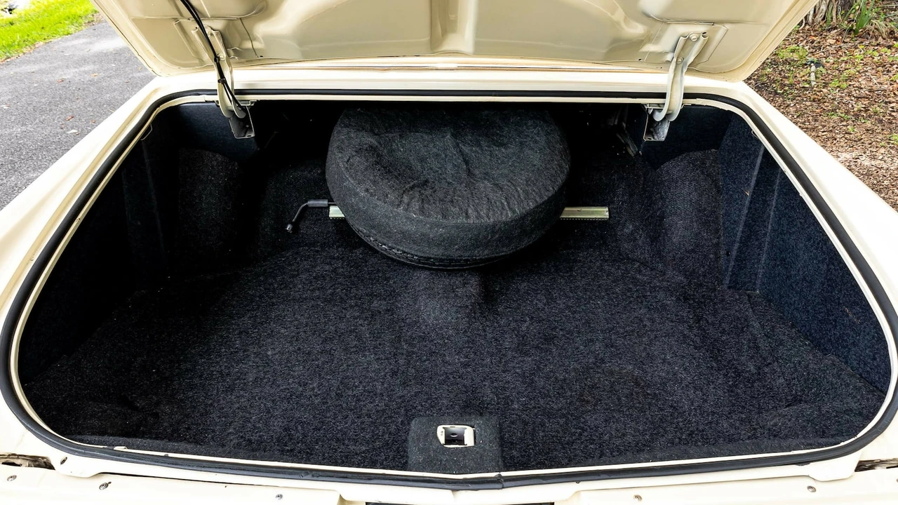 1976 Cadillac DeVille 4th Gen - Image 15 of 31