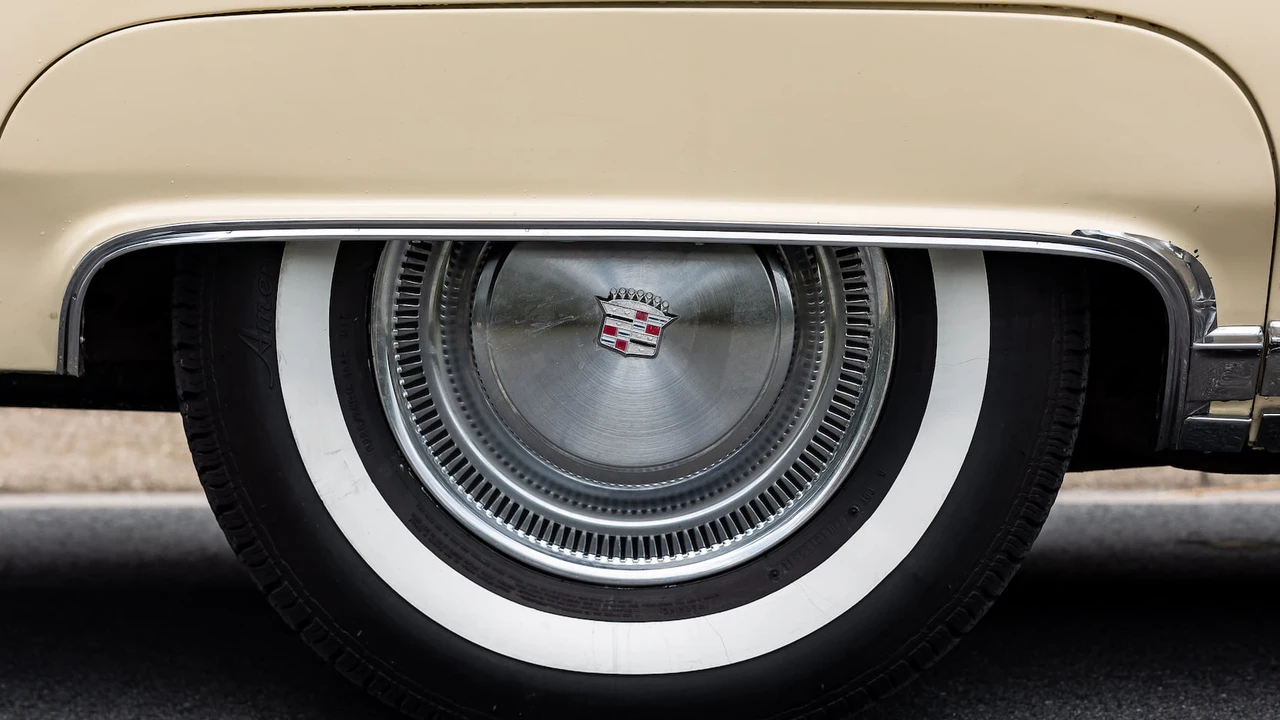 1976 Cadillac DeVille 4th Gen - Image 18 of 31