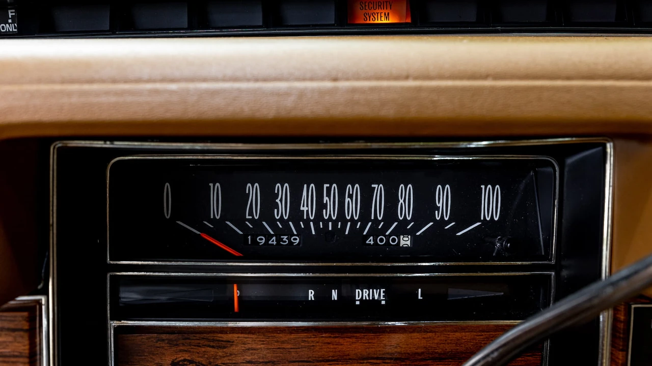 1976 Cadillac DeVille 4th Gen - Image 21 of 31