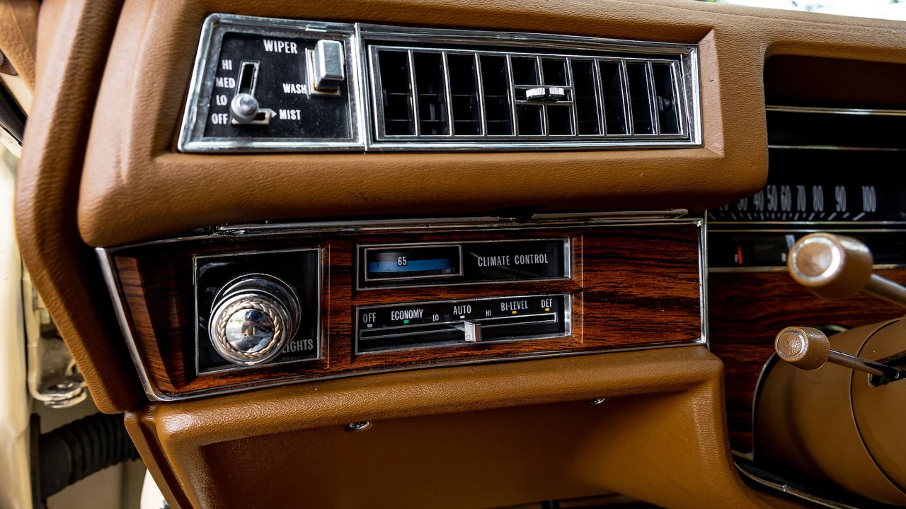 1976 Cadillac DeVille 4th Gen - Image 22 of 31