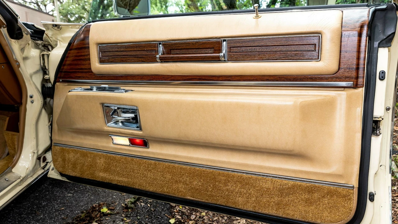 1976 Cadillac DeVille 4th Gen - Image 23 of 31